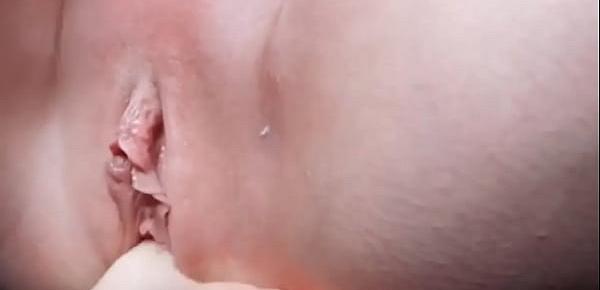 Squirting on his face